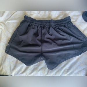 LULULEMON black Hotty hot shorts 4” size 8